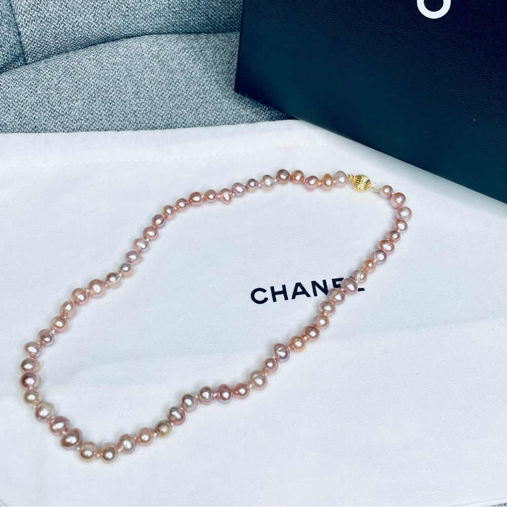 18” Natural Blush Pink Freshwater Pearl Necklace w/ Gold Clasp - Picture 4 of 6